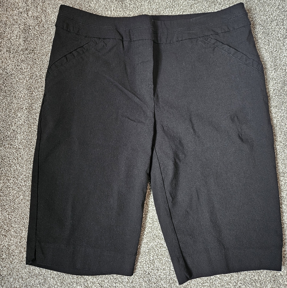 9/10 Reitmans Black Stretch Bermuda Shorts 12" Inseam